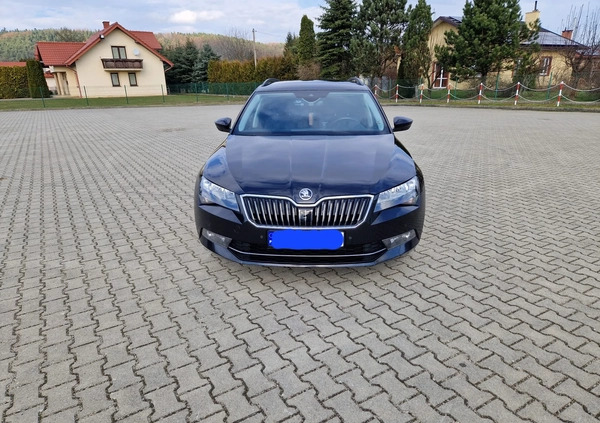 Skoda Superb cena 69900 przebieg: 188000, rok produkcji 2016 z Gorlice małe 172